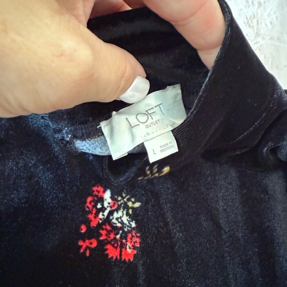 LOFT Women's Velvet Mockneck Shift Dress Black Floral, Size Large Long Sleeve - Picture 3 of 8